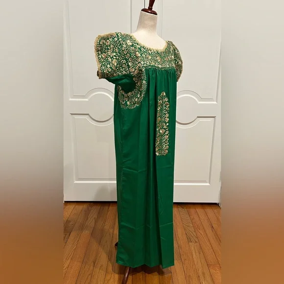 San Antonino Maxi Dress,Oaxaca Mexican dress.Hand Embroidered with Silk threads. - Picture 6 of 9